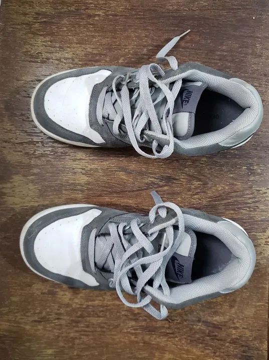Tênis Nike cinza e branco - Delta Force