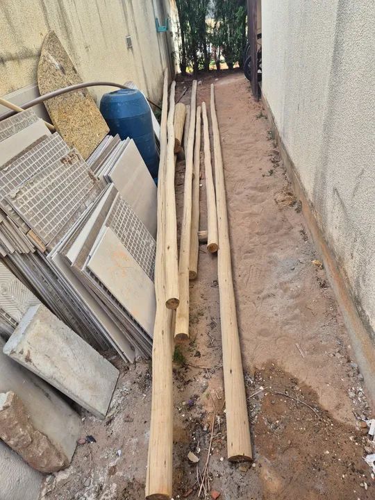 Treated and sanded eucalyptus.64728760641282122