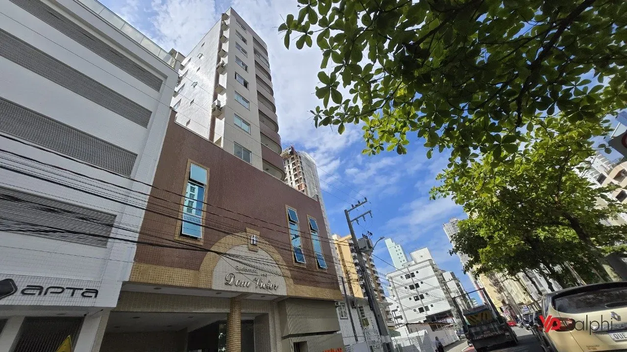 Apartamento de 02 suítes à venda no Centro.