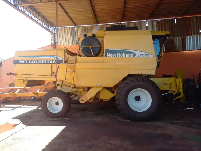 Colheitadeira New Holland TC59