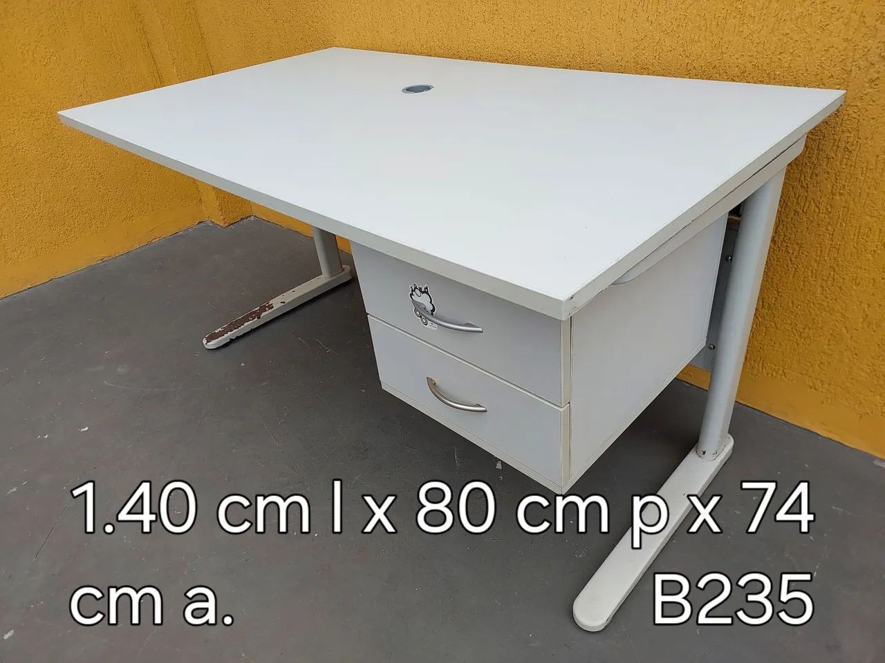 Mesa escritorio com gavetas 1.40 cm - Foto 3