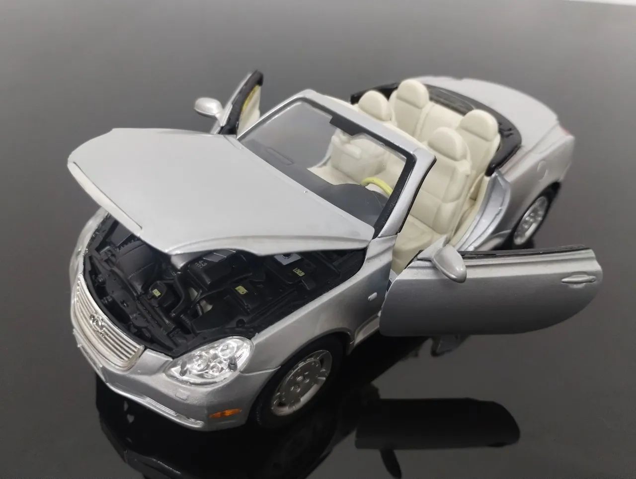 Miniatura Lexus sc430 welly 1:24 raridade  - Foto 5