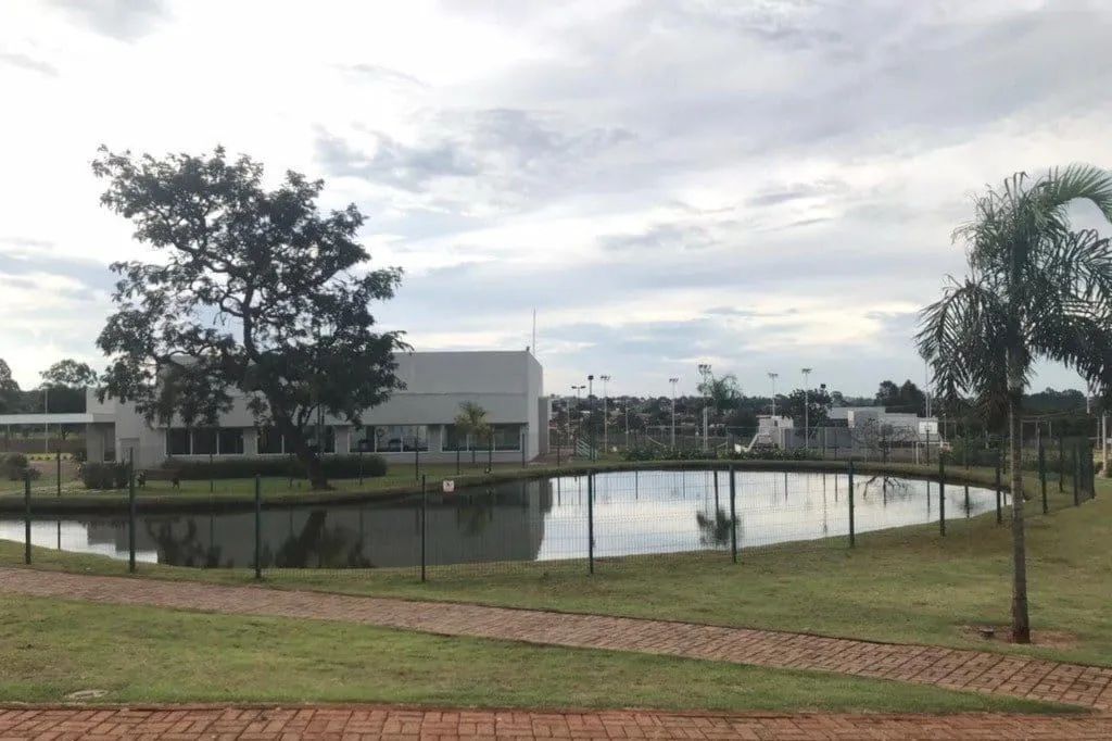 Terreno no condomínio Shalom 