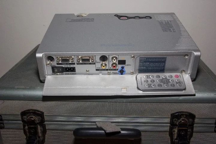 Projetor pt-lc56u  - Foto 3