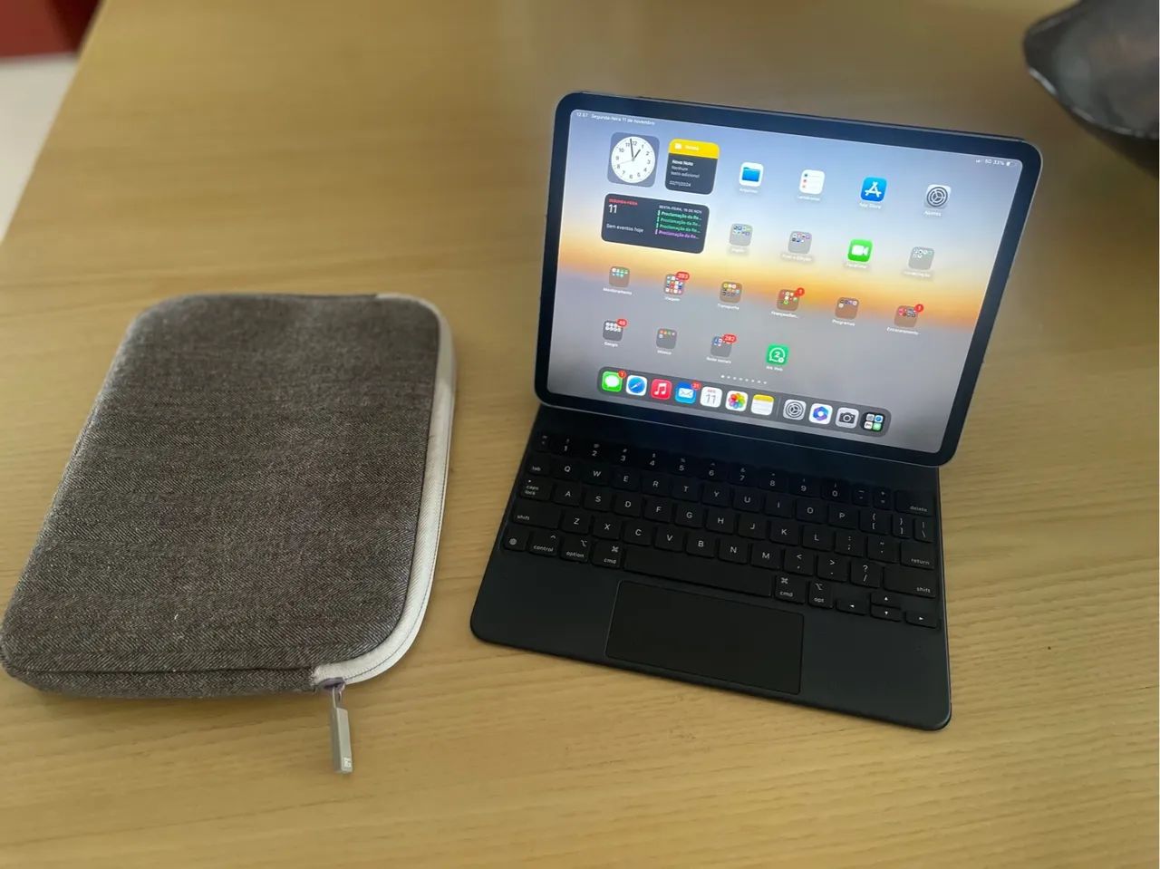 iPad Pro 11 pol 4 geração com teclado e bolsa - 512 GB - Foto 2