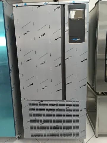 Ultracongelador de Canecas / Amanda