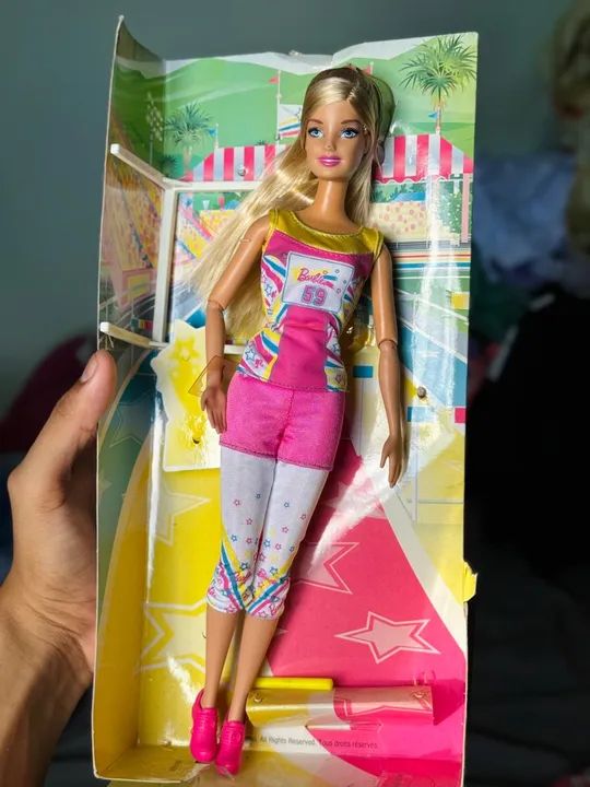 Barbie corredora articulada antiga Mattel Boneca Barbie - Brincando de Esportes - Foto 3