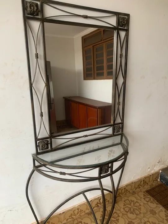 Espelho com Mesa de Apoio em Ferro aparador - Foto 2