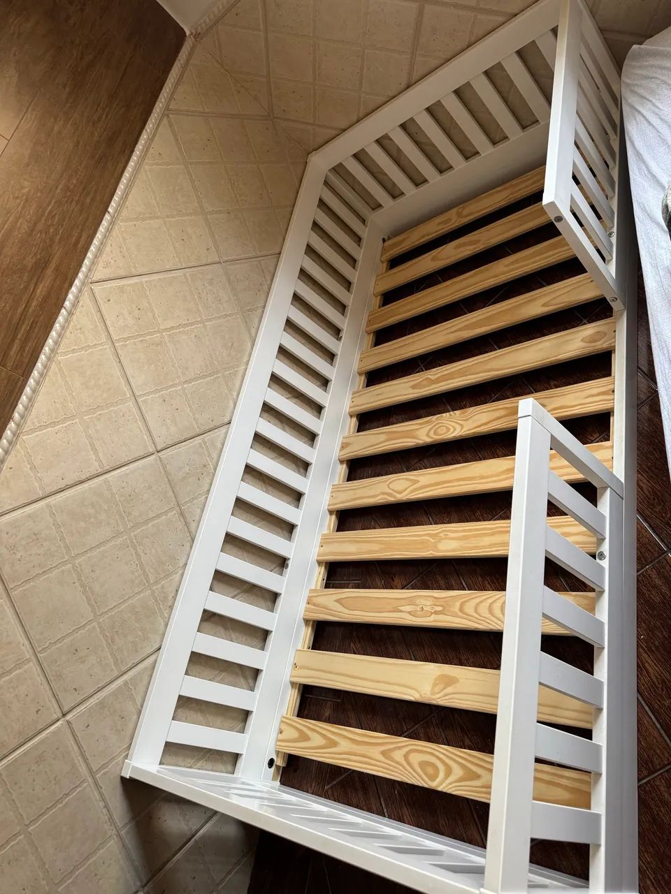 Cama infantil Montessoriana Branca de Madeira - Foto 6