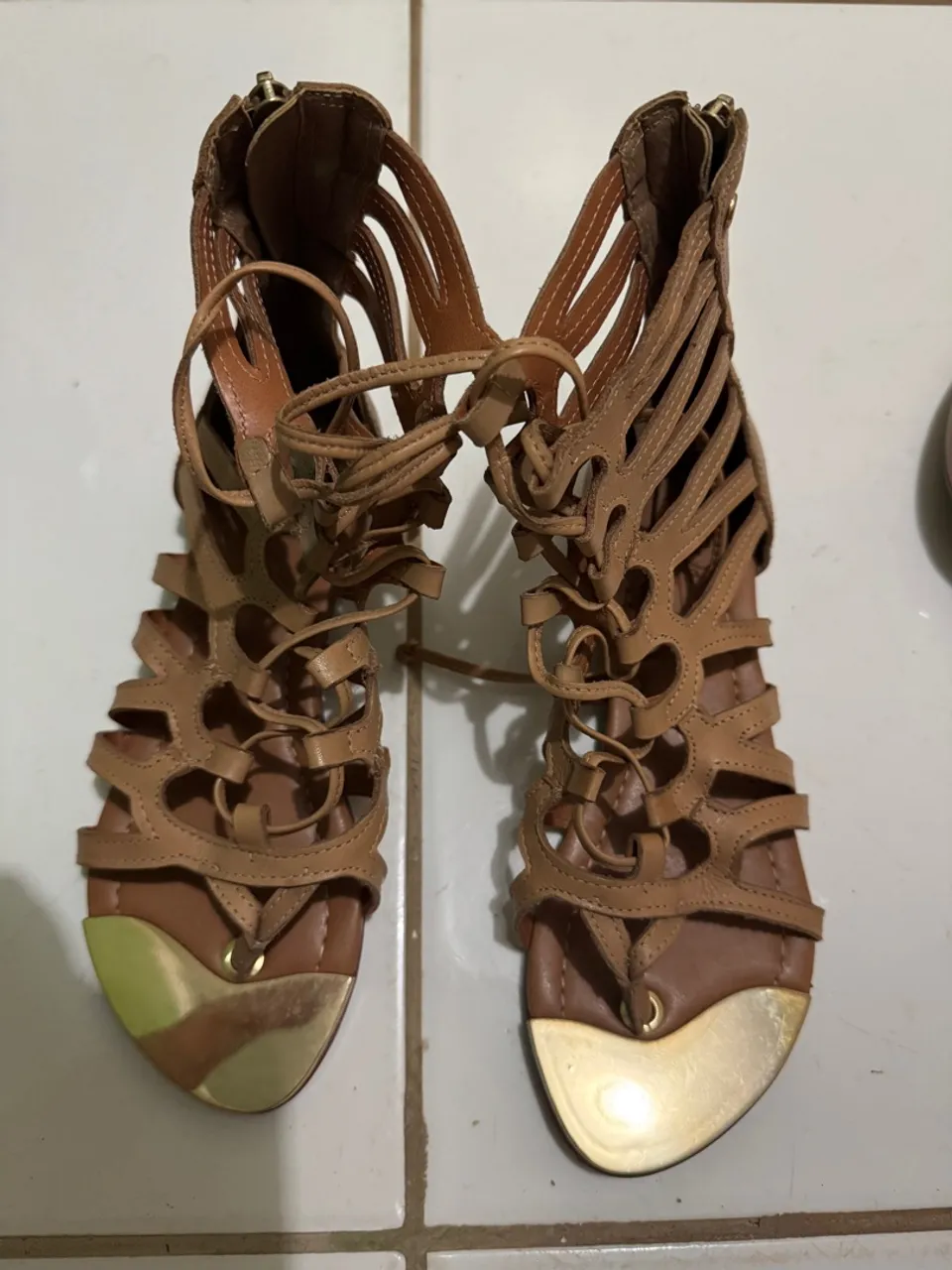 Sandálias Gladiadoras Dourado e Marrom