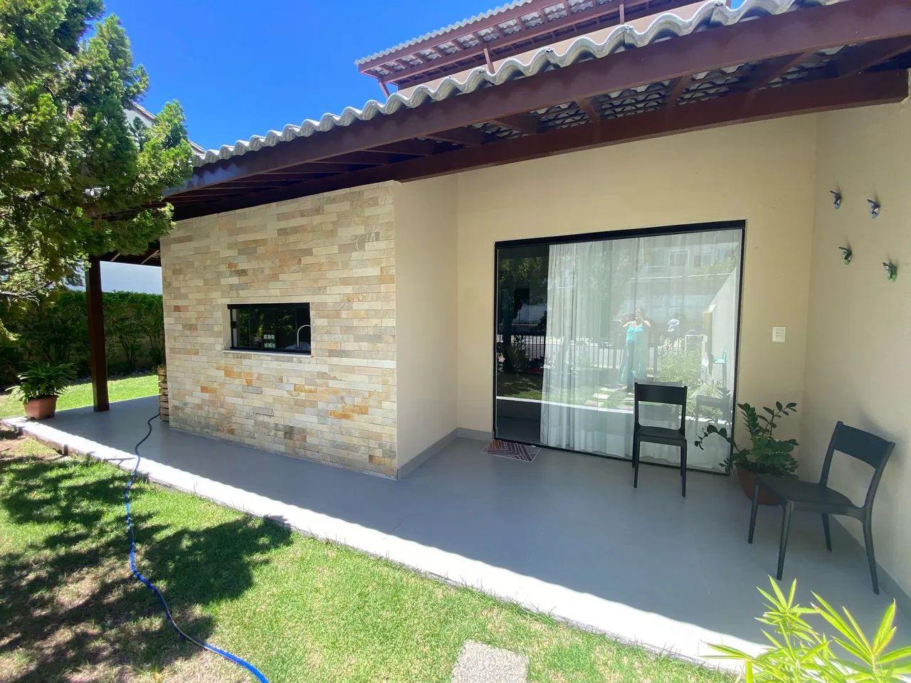 Casa reformada em condomínio fechado atrás da UNIME