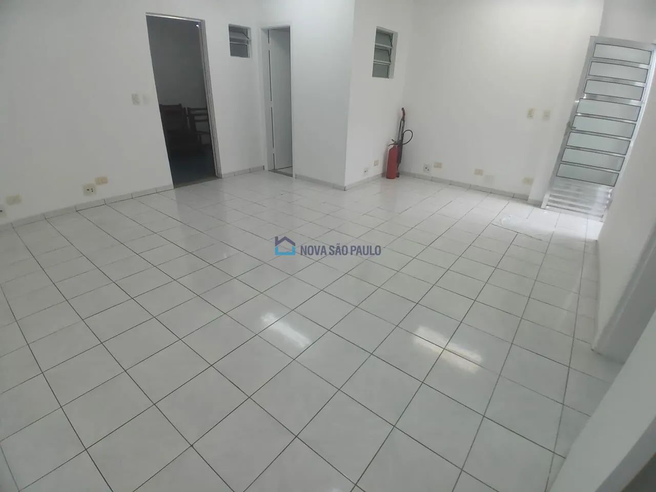 Ótima localização, Rua movimentada, transportes, fácil acesso a metro - Foto 5