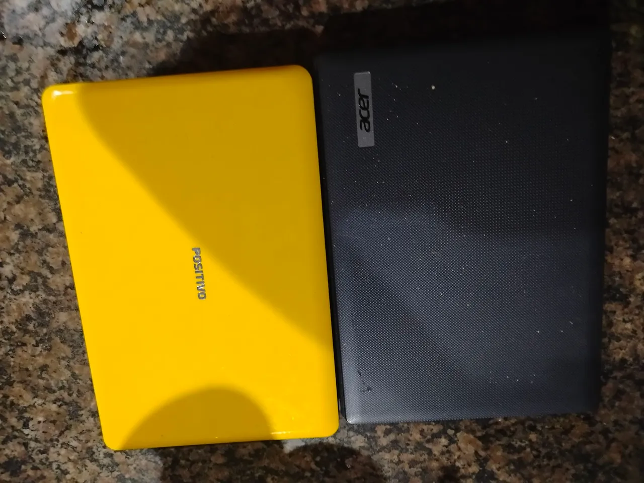 Dois Notebooks - Acer e Positivo