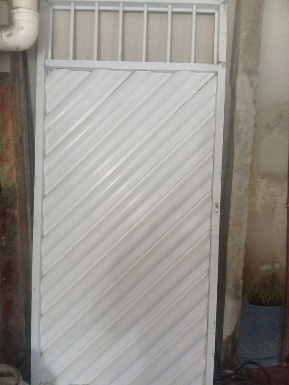 Portão semi novo .64169920325634120