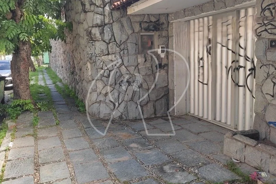 Casa de Esquina no Bairro de Fátima com terreno de 585,75m2