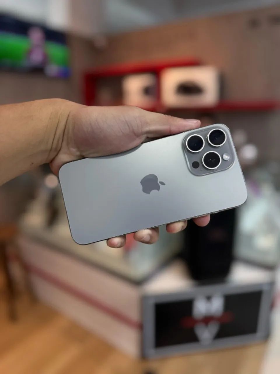 IPhone 15 Pro Max impecável Titanium Natural 
