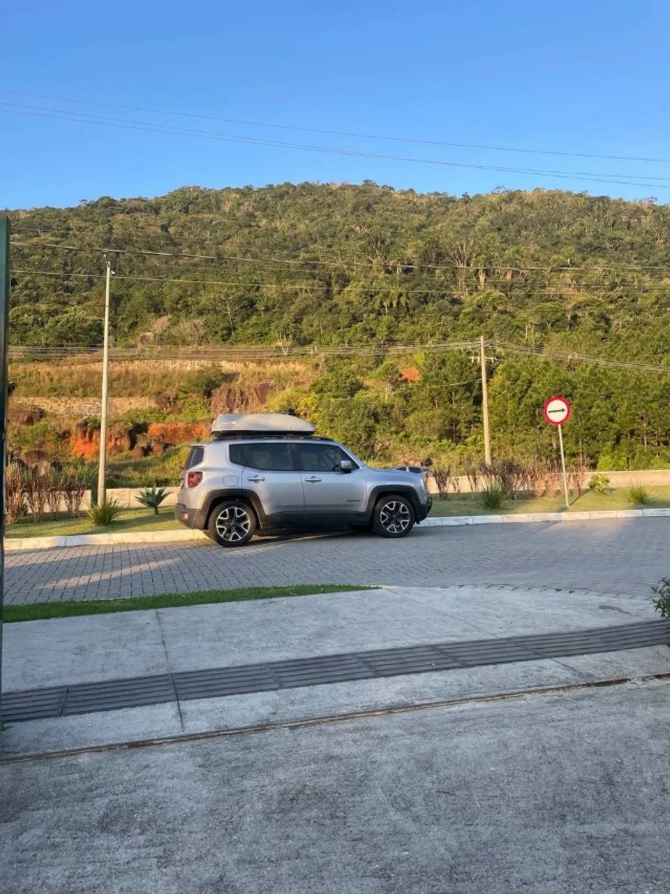 Vendo um Jeep  ?Renegade 1.8 com porta-malas - Foto 3