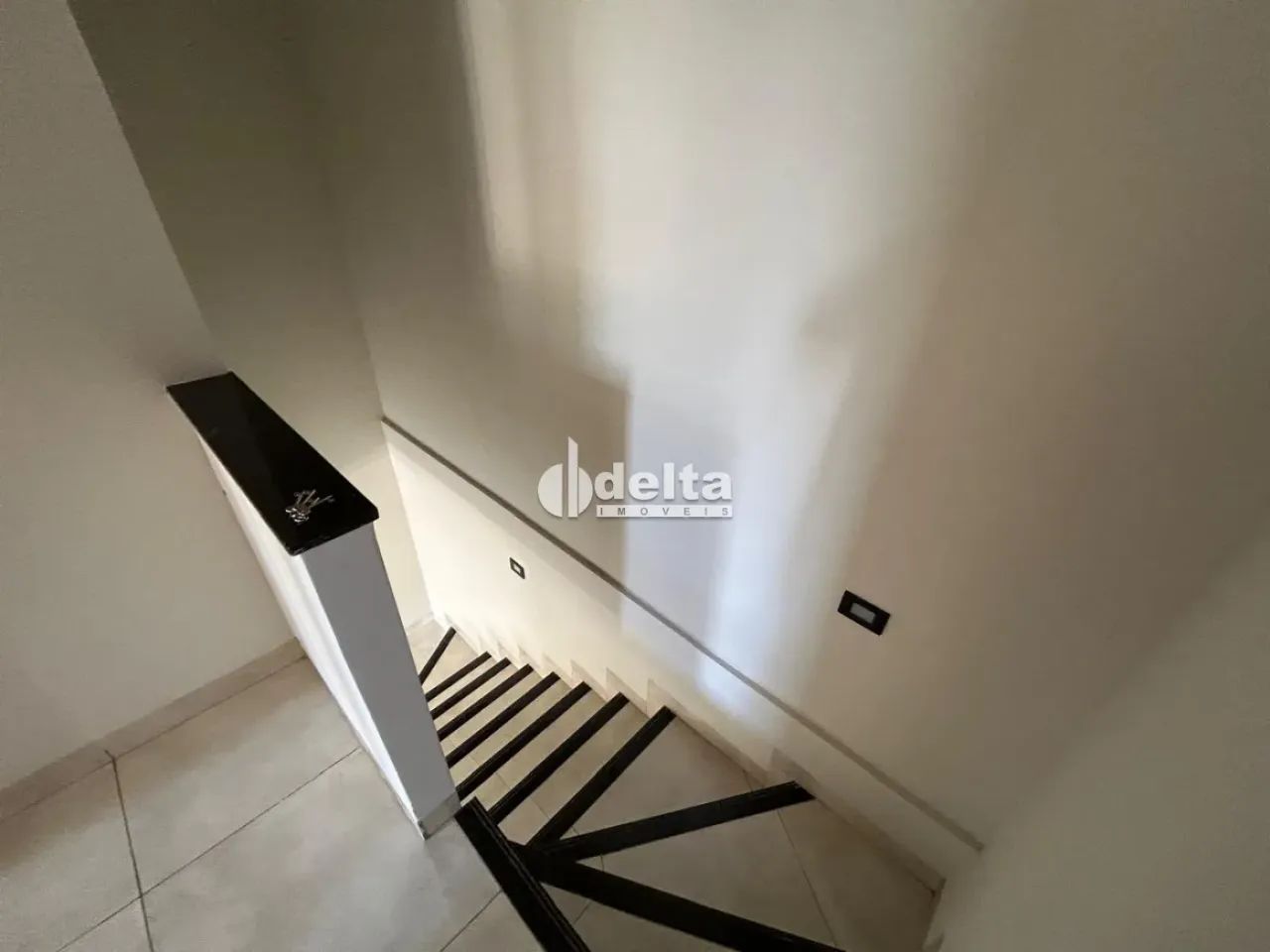 Sobrado disponível para venda no bairro Novo Mundo em Uberlândia-MG - Foto 3