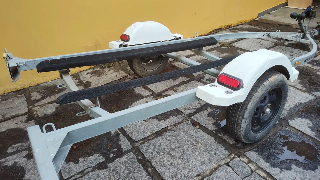 Vendo carreta KORG galvanizada para jet ski de 3 lugares!!!