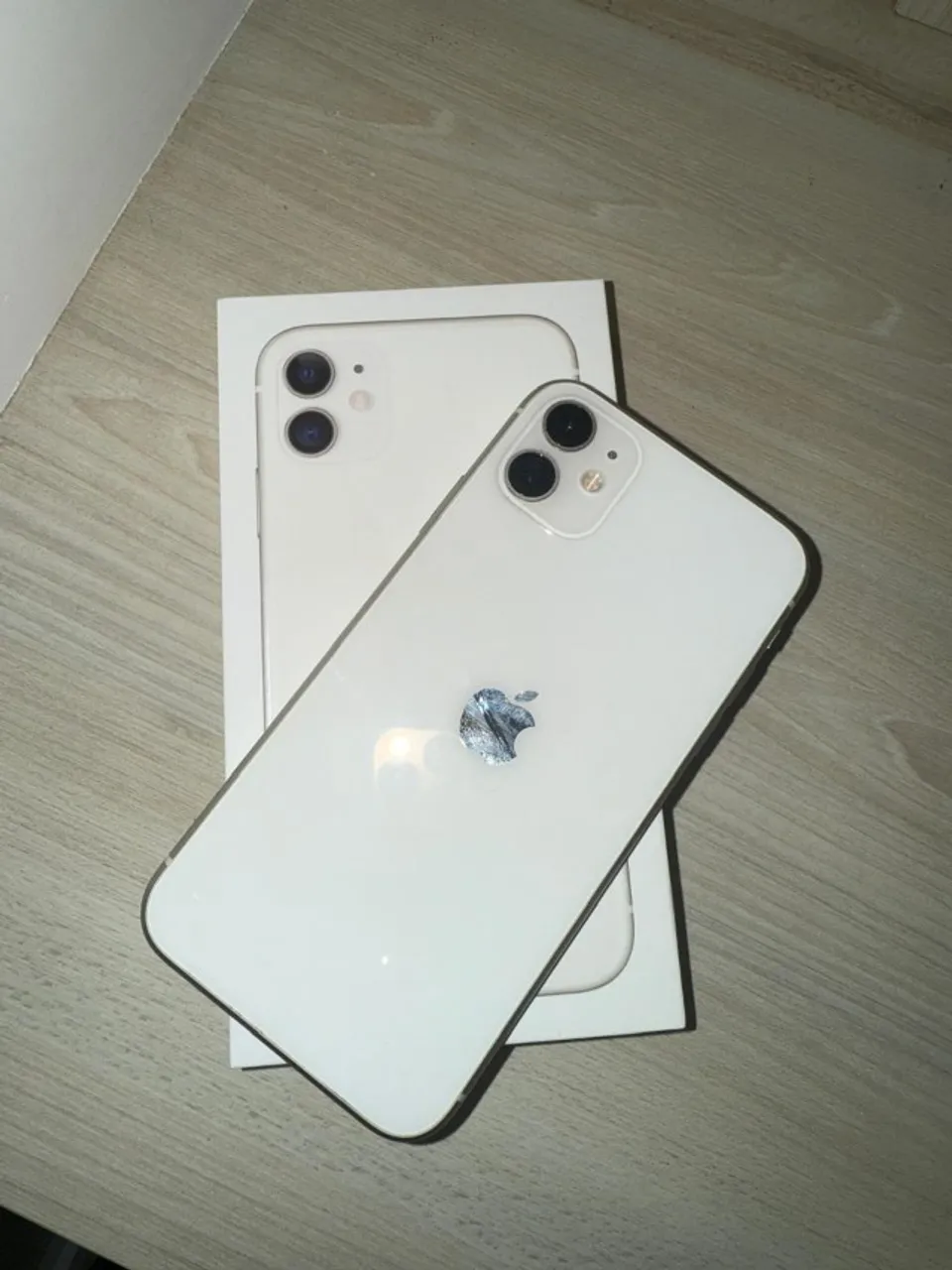 Vendo Iphone 11 128gb com caixa, cabo, carregador .