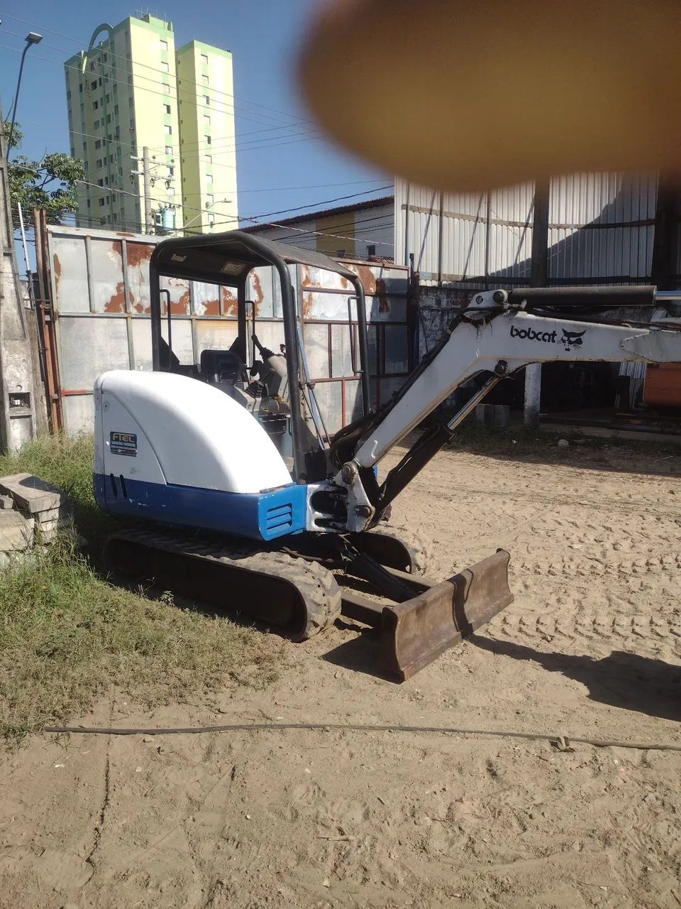 Mini Escavadeira Bobcat - S325 ano 2010.