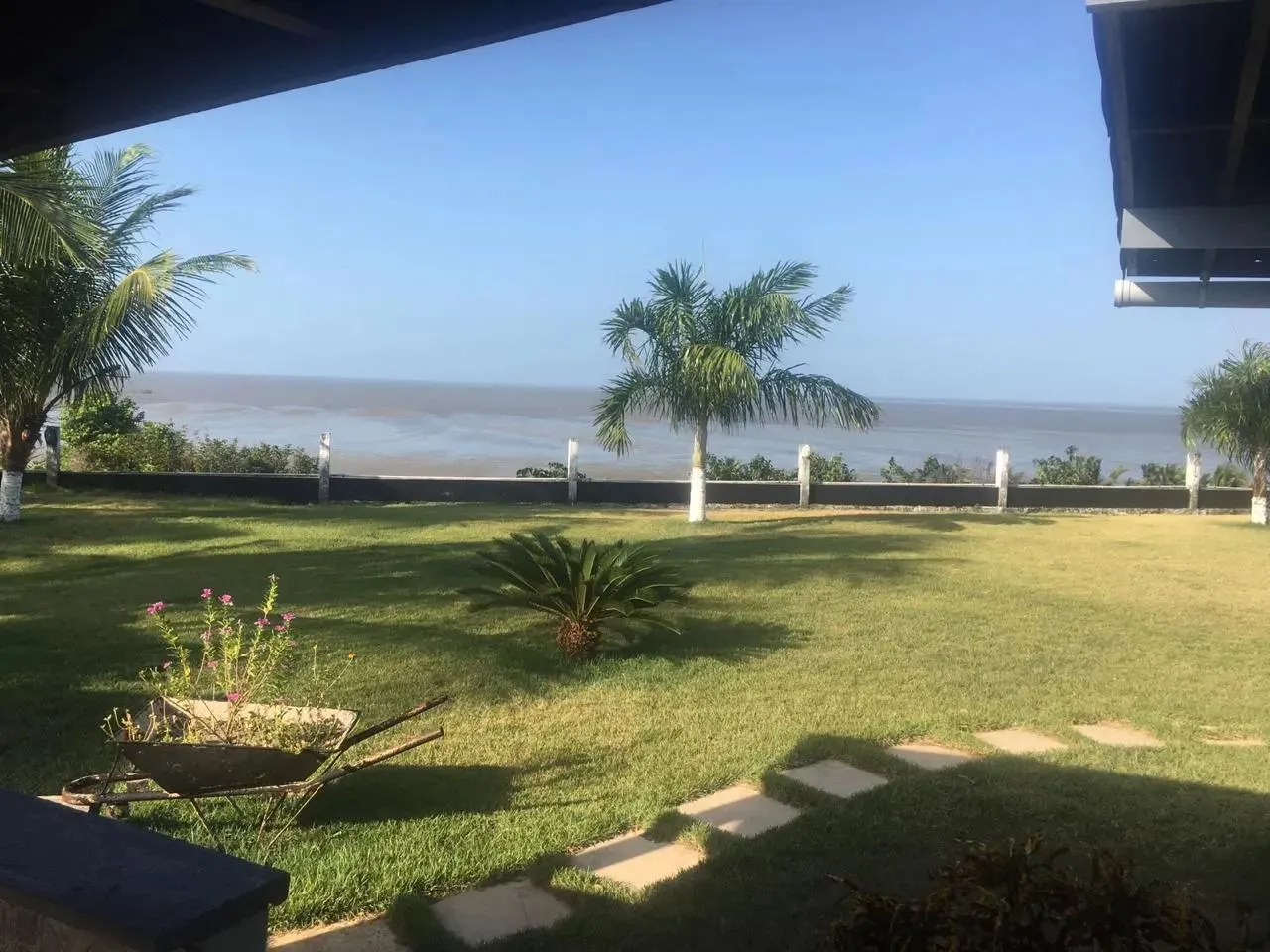 PRAIA DE PANAQUATIRA: Casa a venda vista mar Grande Ilha de São Luís
