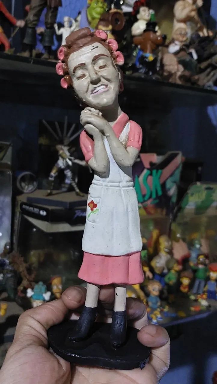Dona Florinda figura de resina - usado