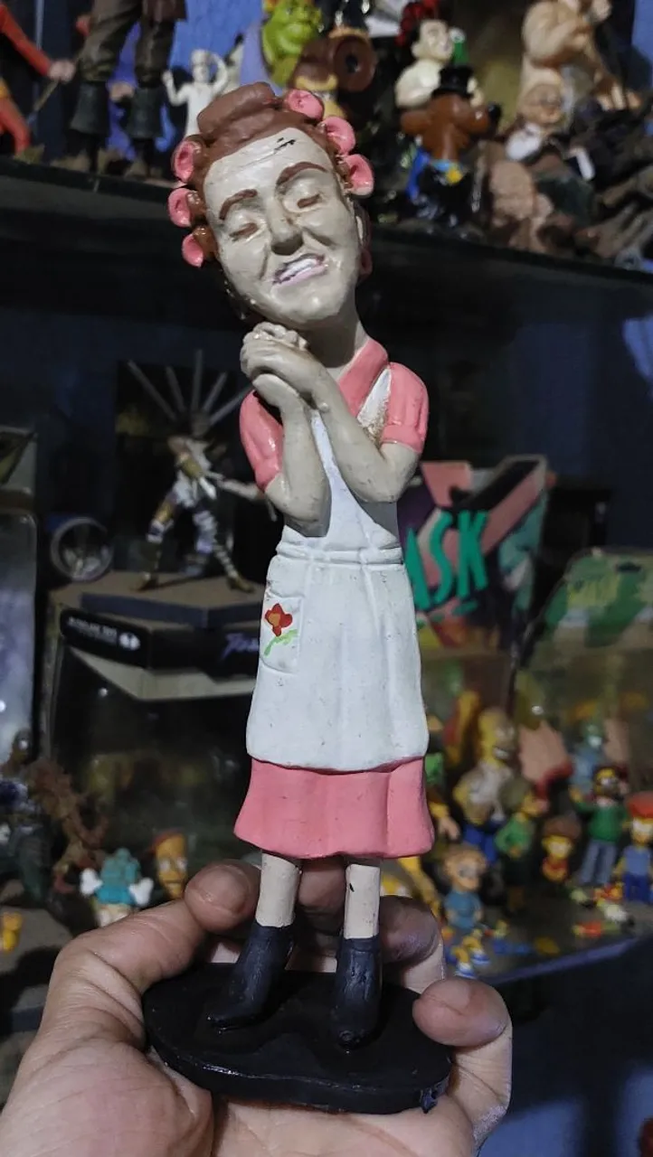 Dona Florinda figura de resina - usado