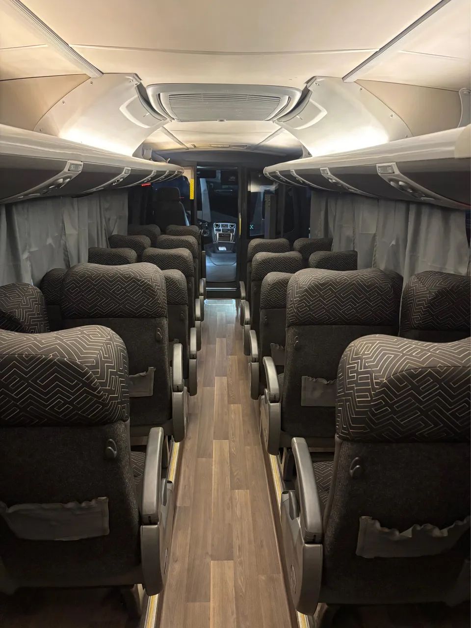 Volare 9 Fly - 2020 e 2021 - 33 lugares - 114.000 km - Zero de tudo  - Foto 4