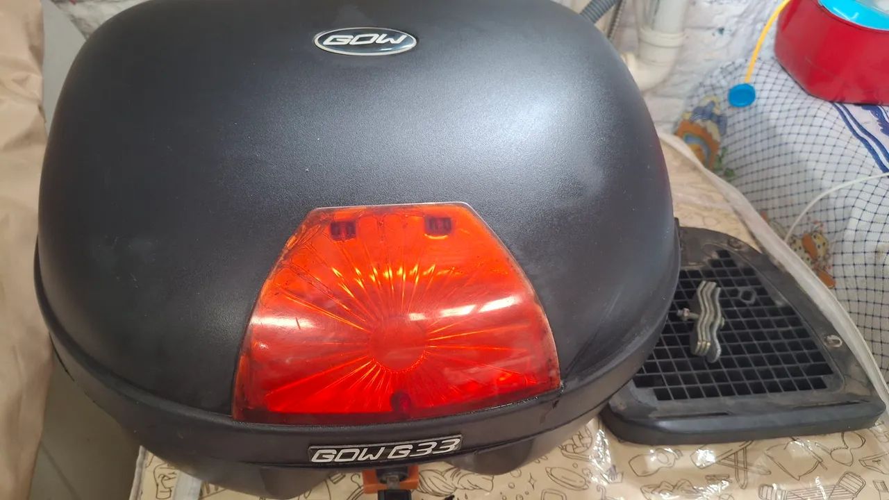 Vendo baú gow G33 2 chaves 