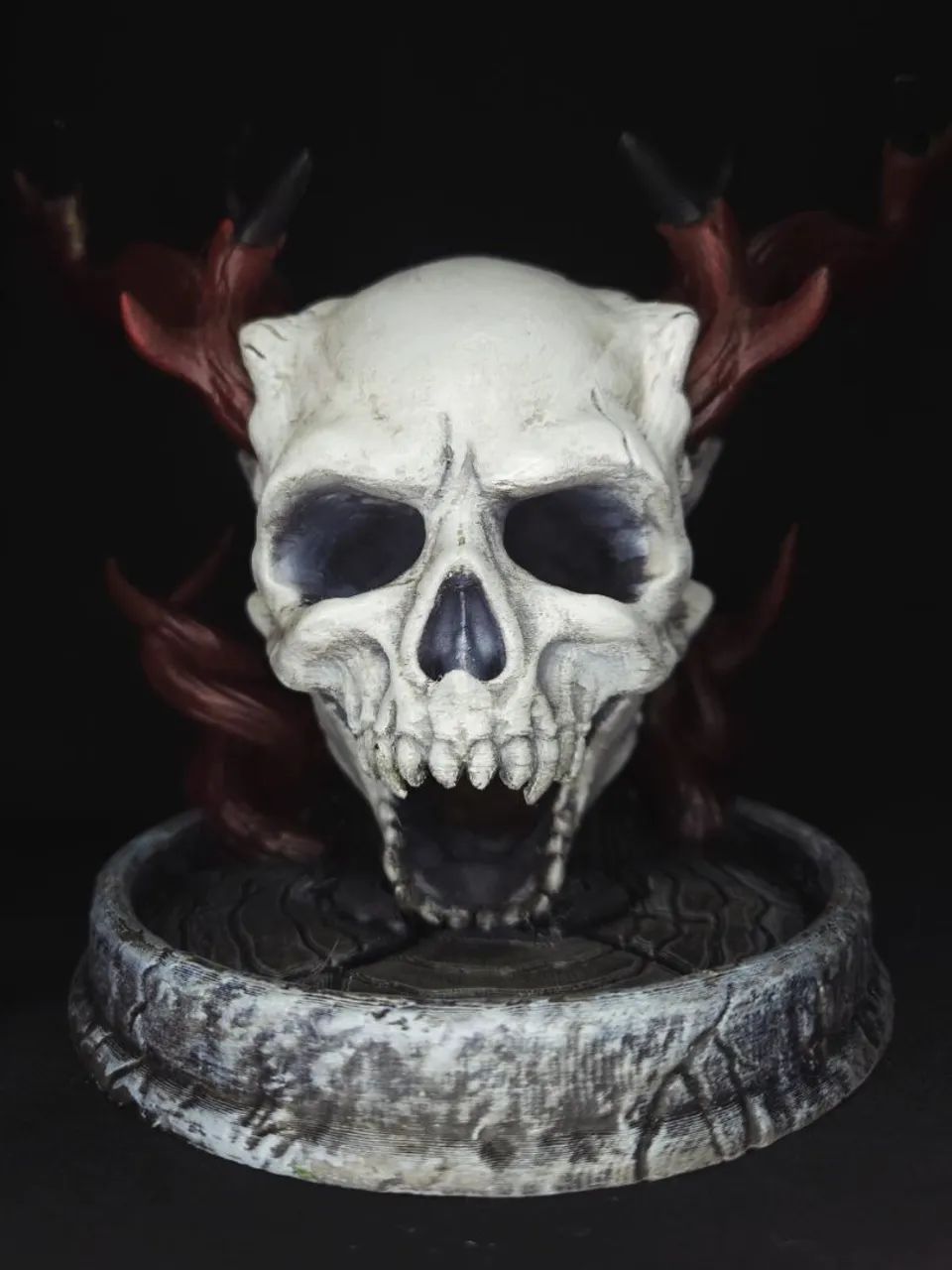 Ankou Dice Tower Crânio Decorativo com Chifres - Colecionável - Foto 5