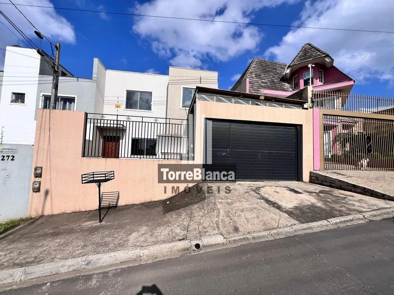 Sobrado Semimobiliado para Locação, 2 quartos , espaço externo e cozinha com móveis - 60 m