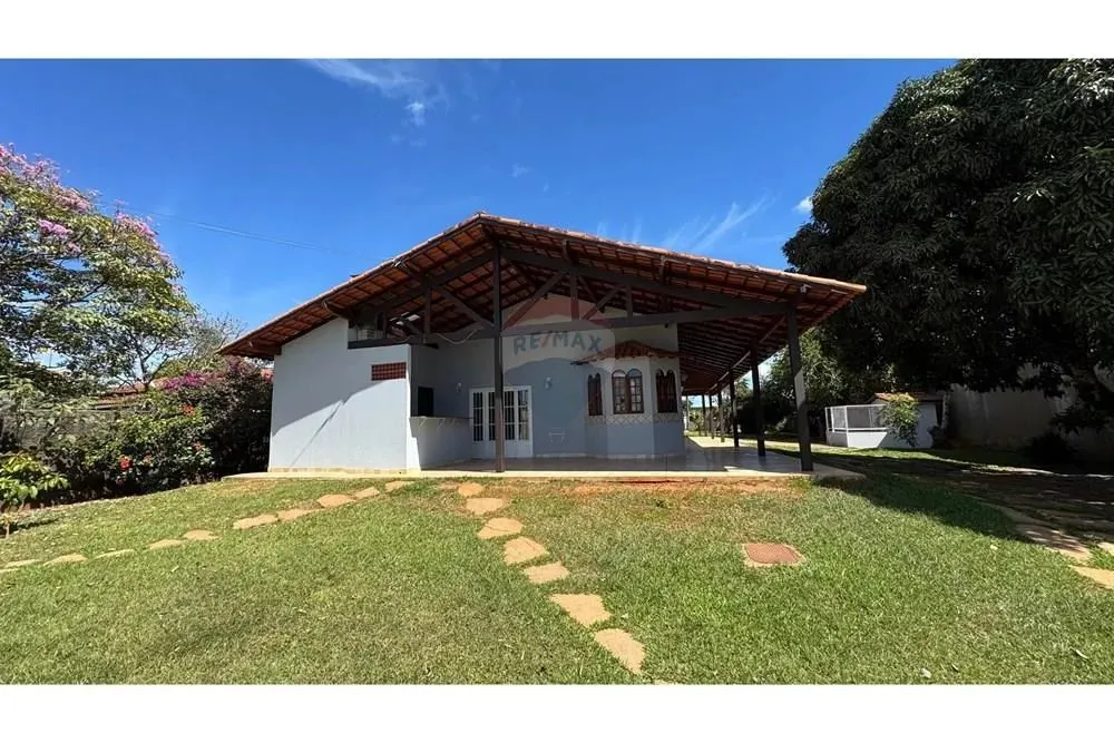 Alugue Casa Ampla em Condomínio de Luxo!