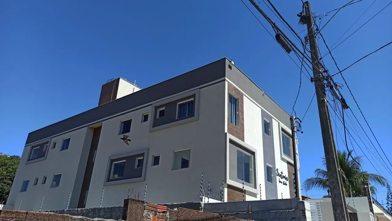 Alugo excelente apartamento em Pta Negra