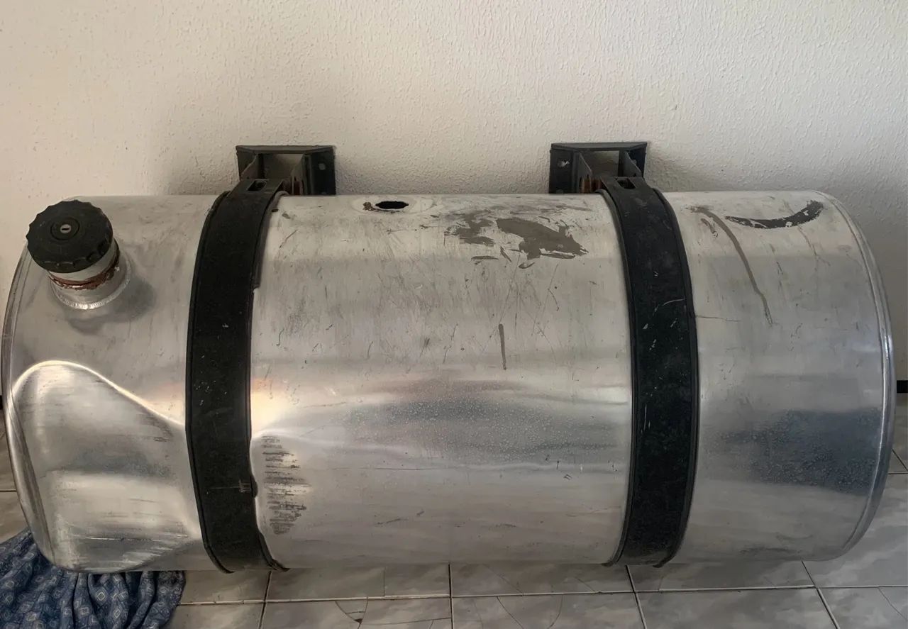 TANQUE DE COMBUSTÍVEL ALUMÍNIO COM SUPORTES VOLVO 425 LITROS USADO  - Foto 2