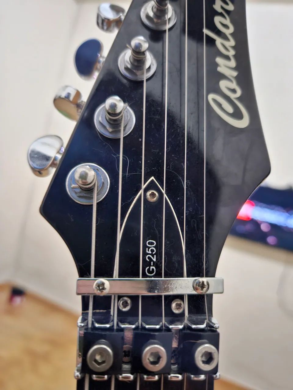 Guitarra Superstrato CG250 (impecável) - Foto 3