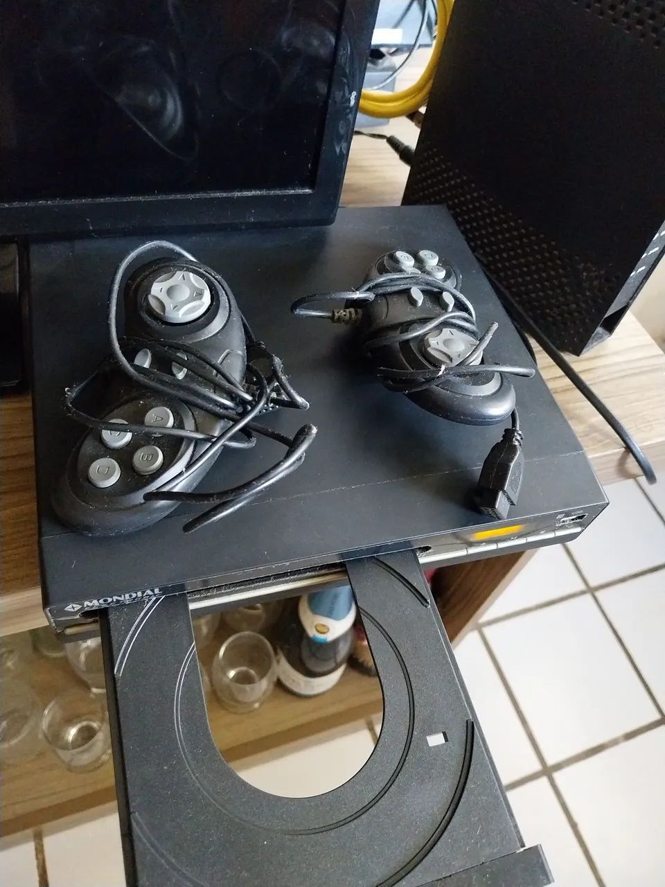 DVD Player Mondial Game Star USB II Com Defeito* - Foto 4