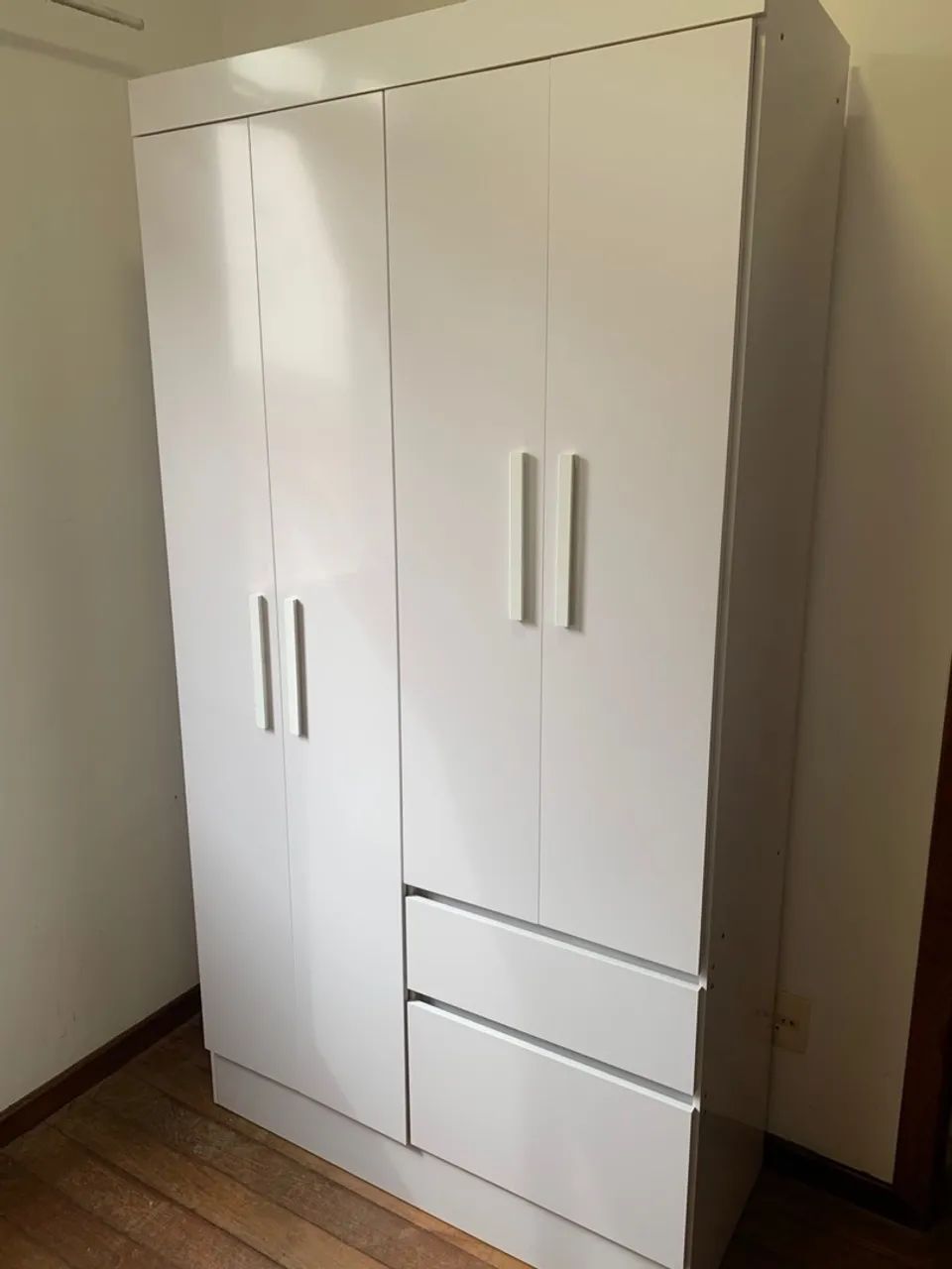 Guarda roupa solteiro 4 portas 
