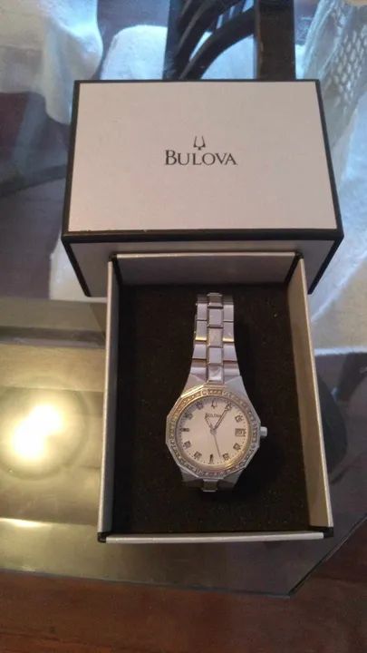 Vendo relógio Bulova 96r118, feminino,novinho,