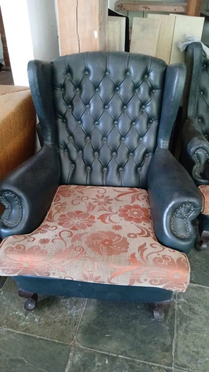 Sofá Clássico com Detalhes em capitone e Assentos Florais - Foto 5