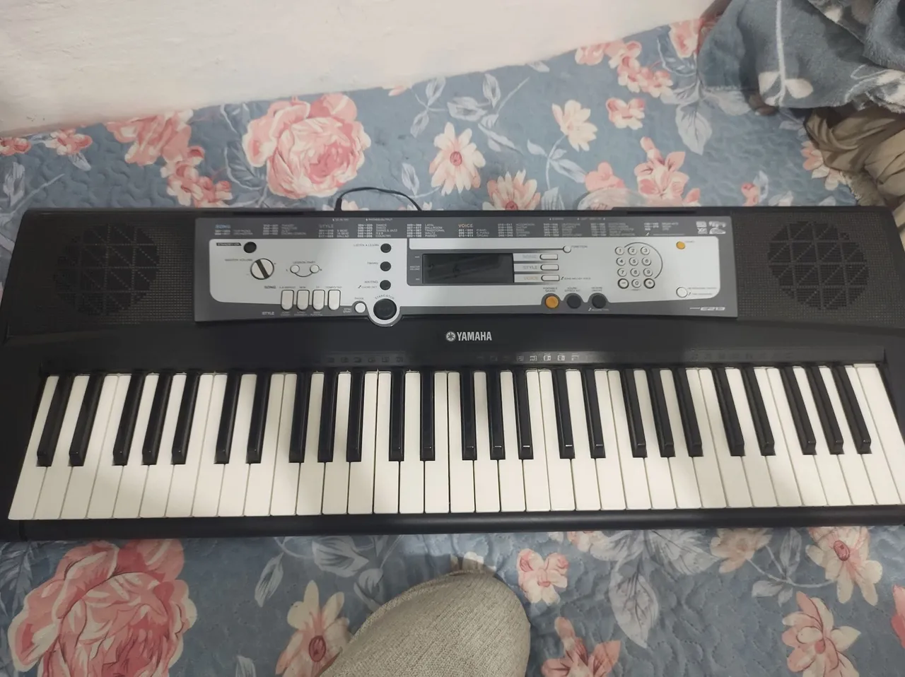 Teclado Yamaha PSR-E213