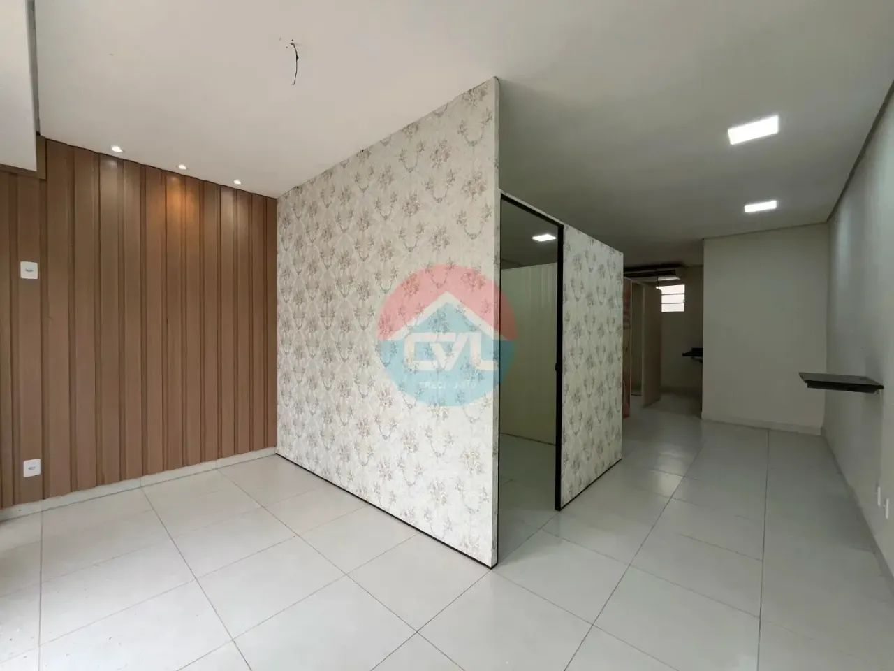 EXCELENTE SALA COMERCIAL LOCALIZADA NO BAIRRO ALTOS DO COXIPÓ, PRÓXIMO AO MINI ESTADIO DE  - Foto 2