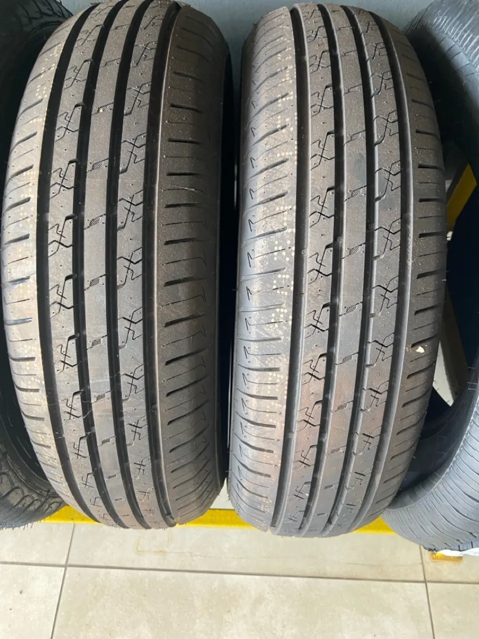 Pneu 175/70/13 novo