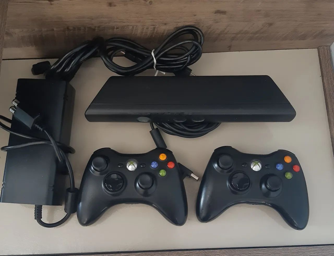 Xbox 360 com 2 controles