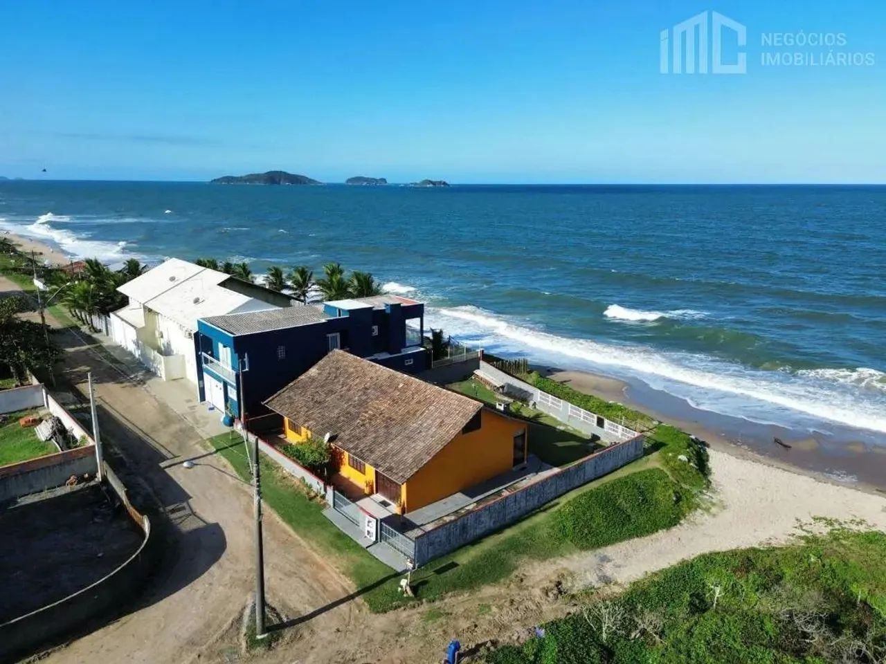 Casa com 3 dormitórios - Frente mar (pé na areia) - Salinas BBS