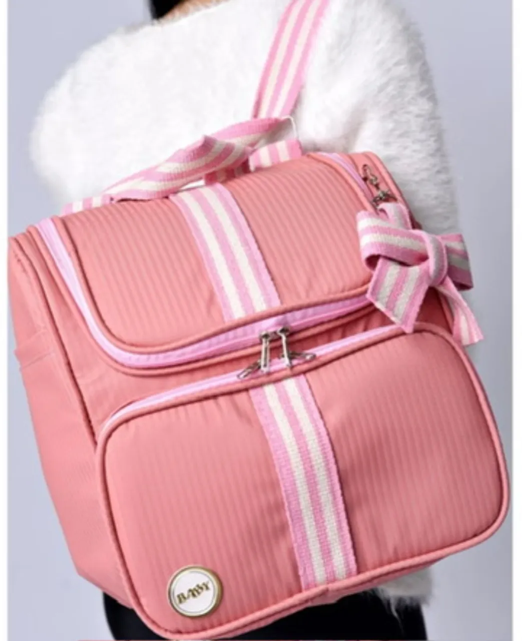 Bolsas e mochilas para bebê queima de estoque a partir de 40,00