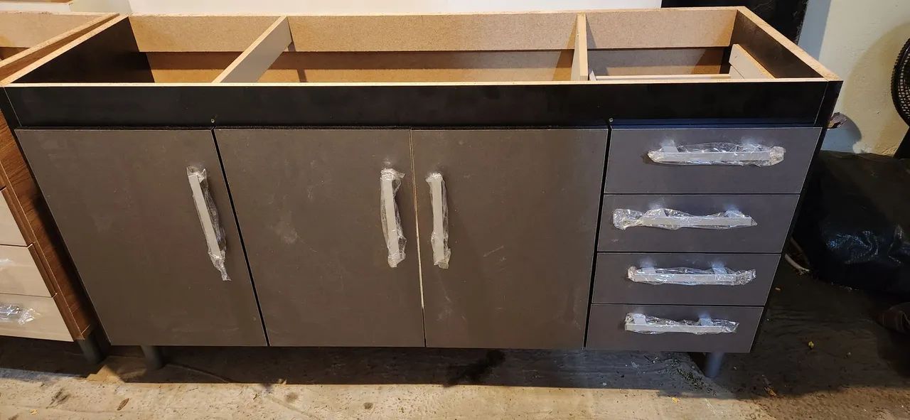 Balcões 64169947677186122