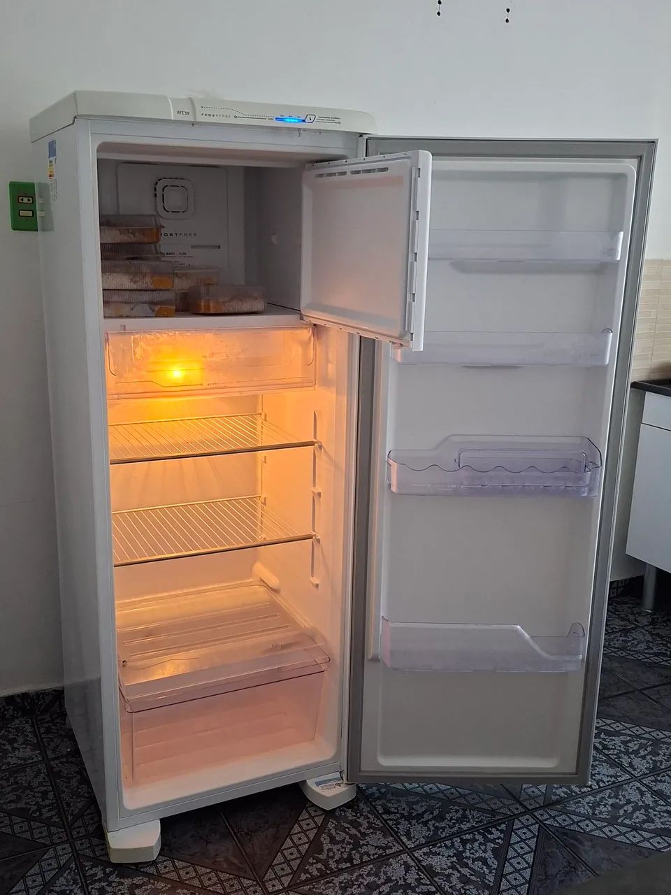Geladeira Electrolux Branca - Foto 4