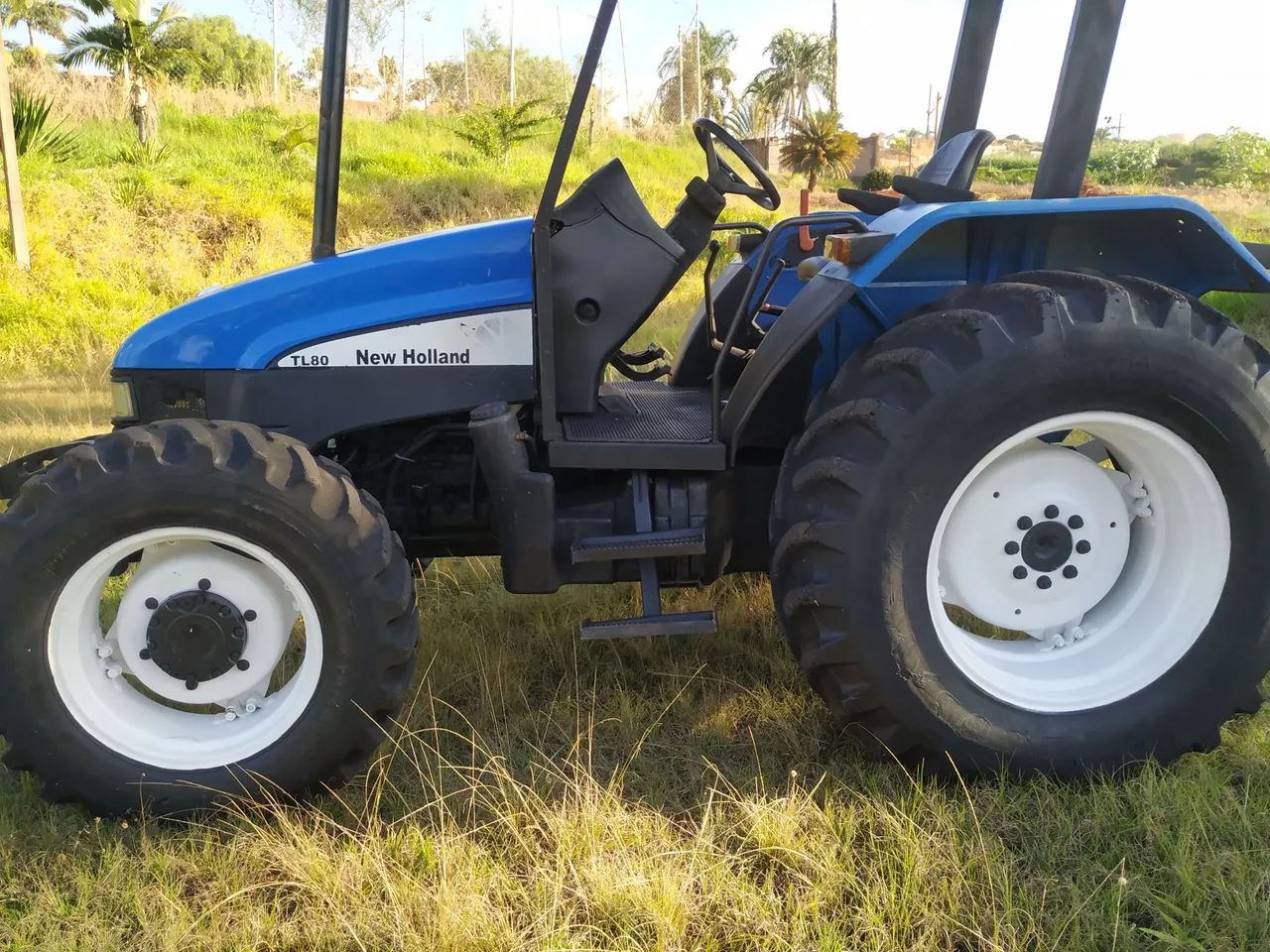 Trator New Holland TL 80 4X4  - Foto 3