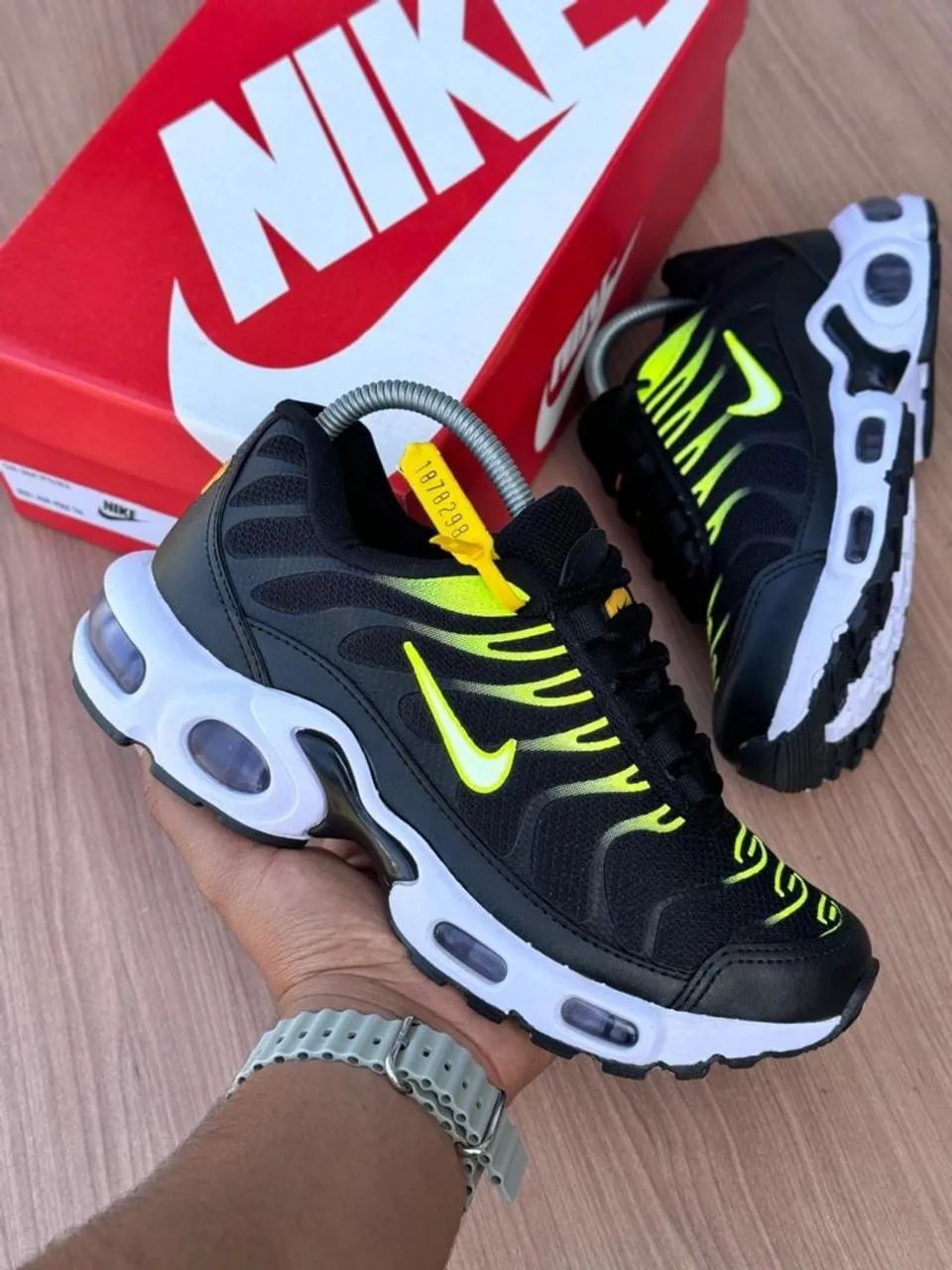 Nike Air Max Plus TN - Preto e Branco - Foto 3